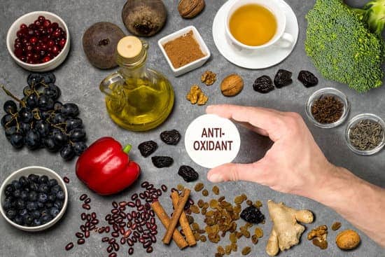 Learn how implementing an anti-inflammatory diet can help reduce exercise-induced inflammation and improve hiking performance. #thruhiking #backpackingfood #antiinflammatorydiet #exerciseinducedinflammation #backcountryfoodie
