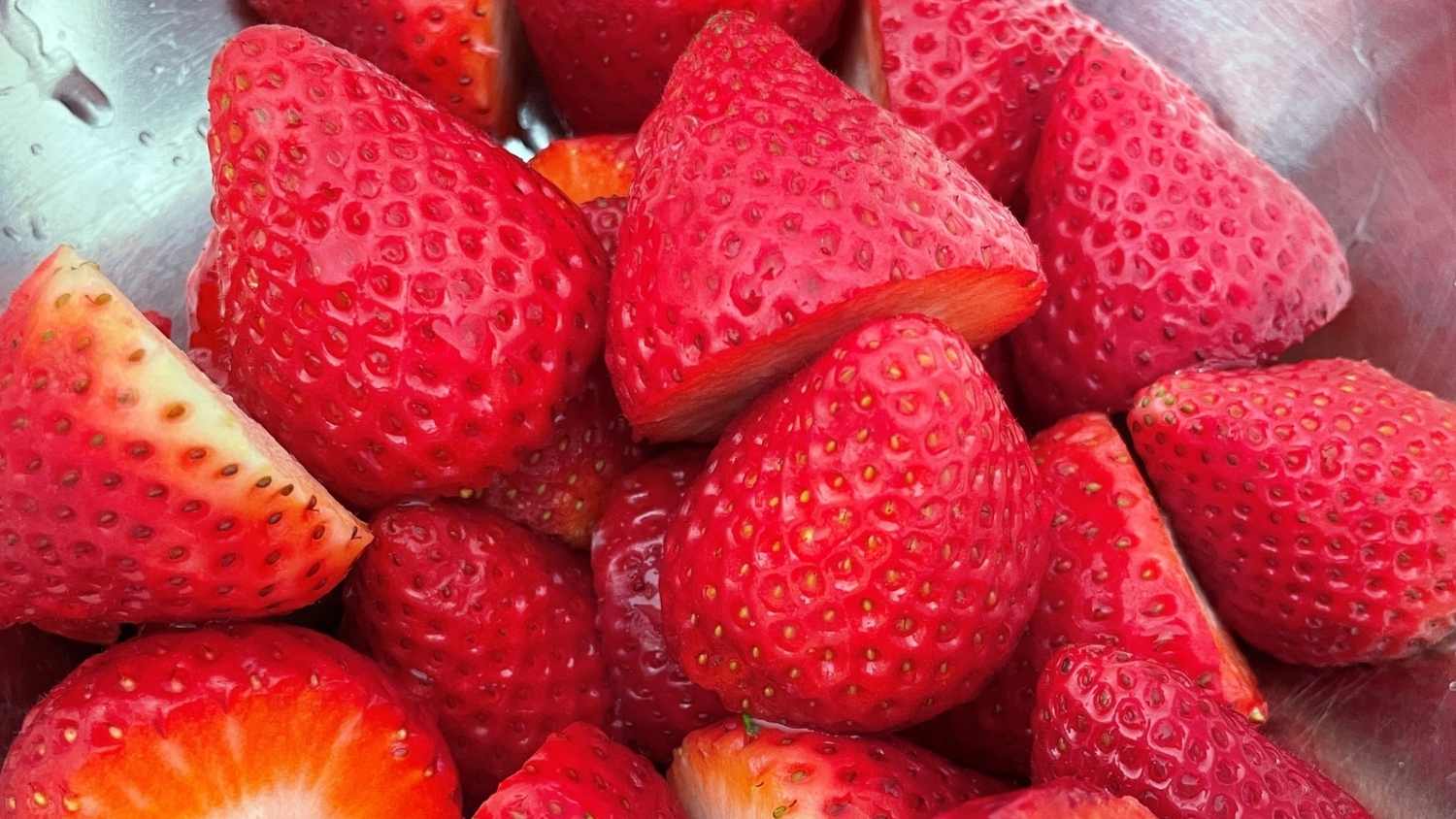 How to Dehydrate Strawberries - Fresh Off The Grid